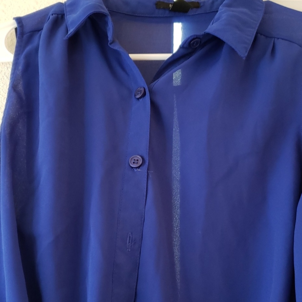 Button up - Picture 3 of 3